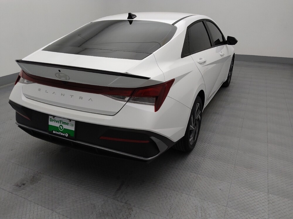 2025 Hyundai Elantra in Topeka, KS 66611 - 18143556 7