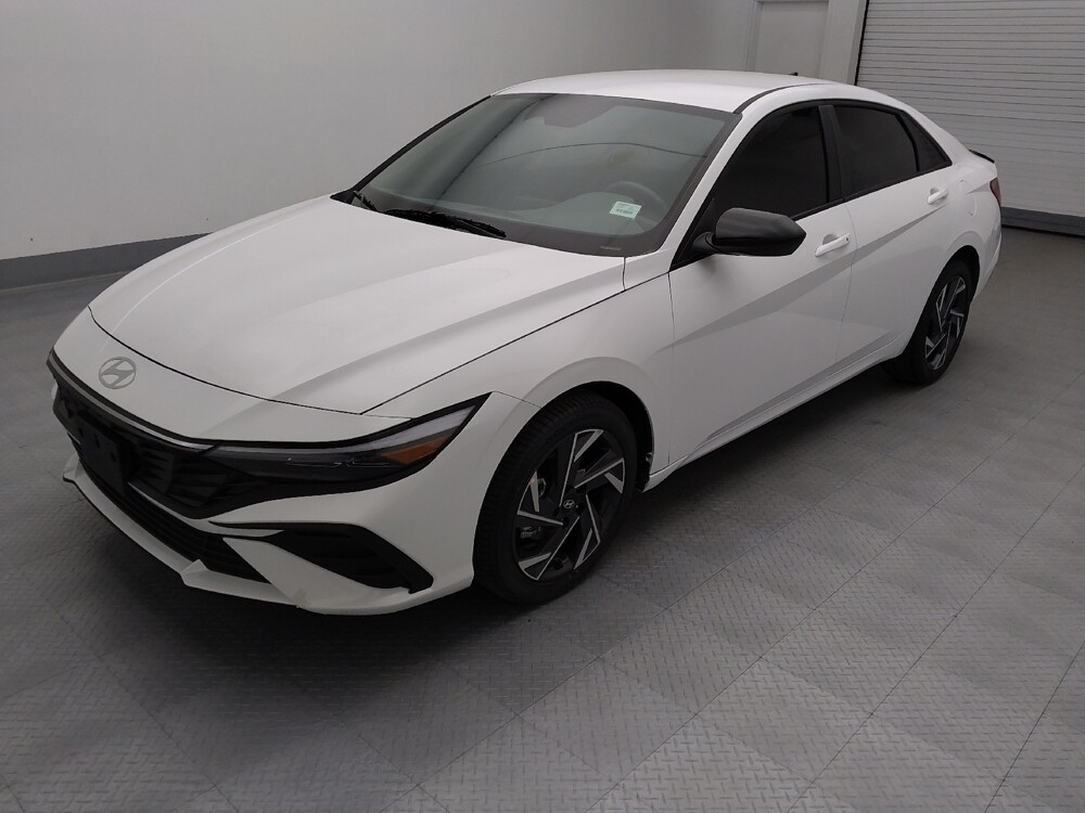 2025 Hyundai Elantra in Topeka, KS 66611 - 18143556 2