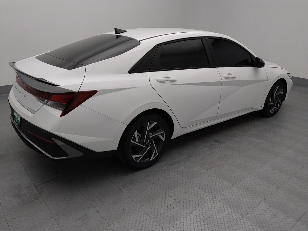 2025 Hyundai Elantra in Topeka, KS 66611 - 18143556 10