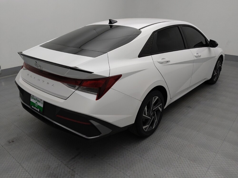 2025 Hyundai Elantra in Topeka, KS 66611 - 18143556 9