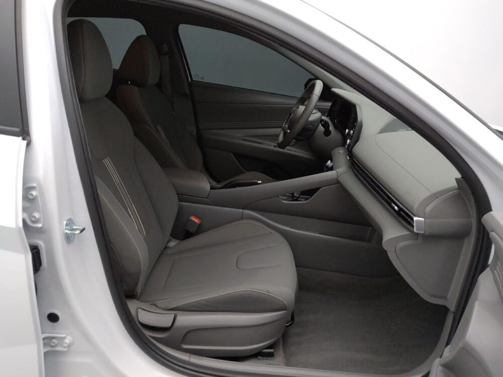 2025 Hyundai Elantra in Topeka, KS 66611 - 18143556 21