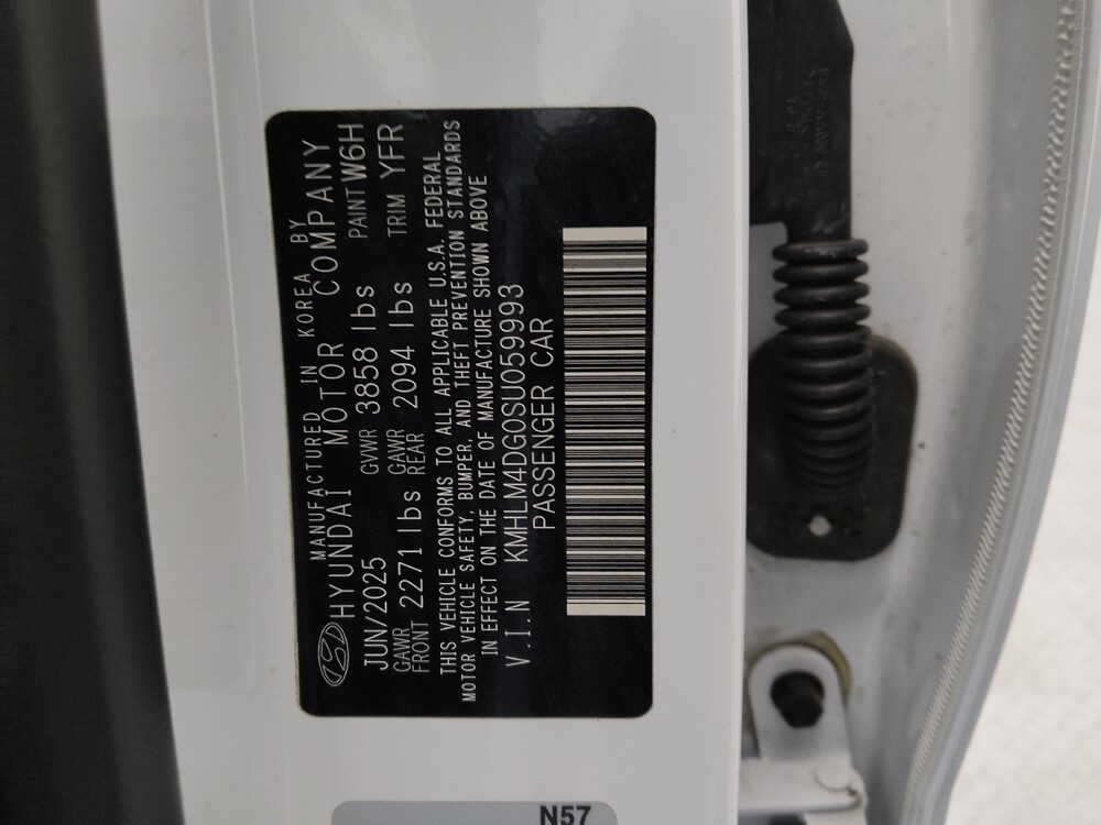 2025 Hyundai Elantra in Topeka, KS 66611 - 18143556 33