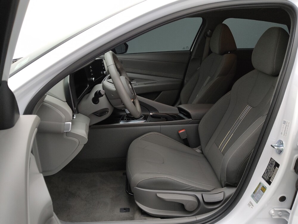 2025 Hyundai Elantra in Topeka, KS 66611 - 18143556 17