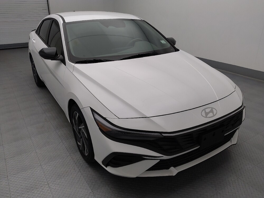 2025 Hyundai Elantra in Topeka, KS 66611 - 18143556 14