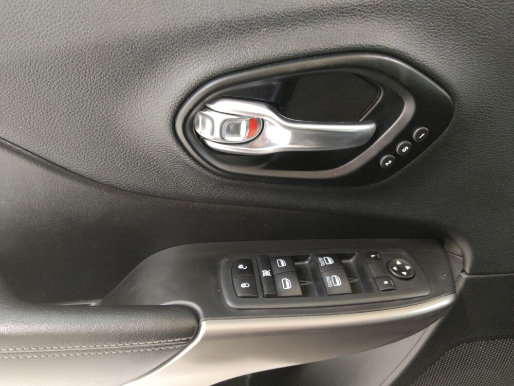 2020 Jeep Cherokee in St. Louis, MO 63136 - 18143559 27
