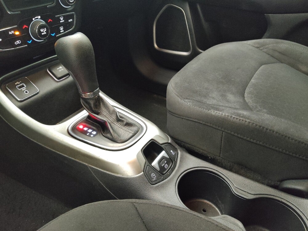2021 Jeep Compass in Peoria, IL 61615 - 18143564 26