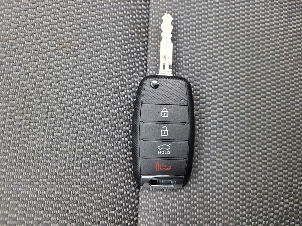 2017 Kia Forte in Eastpointe, MI 48021 - 18143567 32