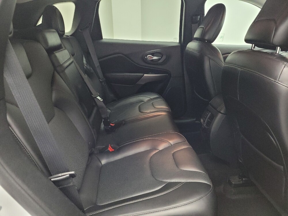 2019 Jeep Cherokee in Eastpointe, MI 48021 - 18143568 19