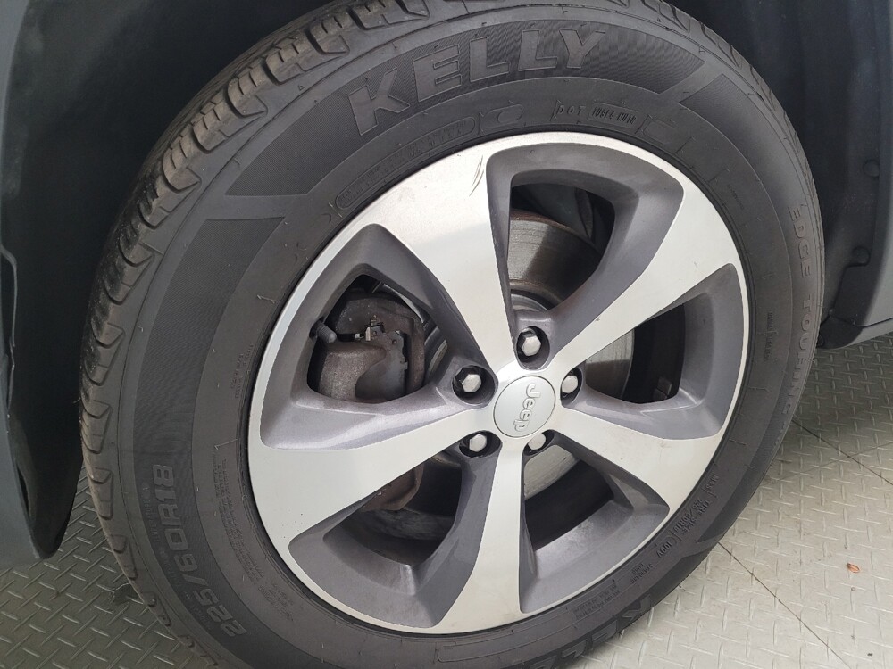 2019 Jeep Cherokee in Eastpointe, MI 48021 - 18143568 31