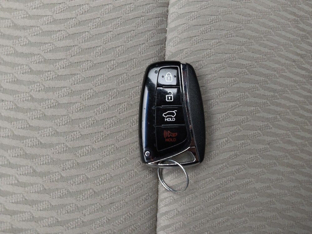 2018 Hyundai Santa Fe in Eastpointe, MI 48021 - 18143569 32