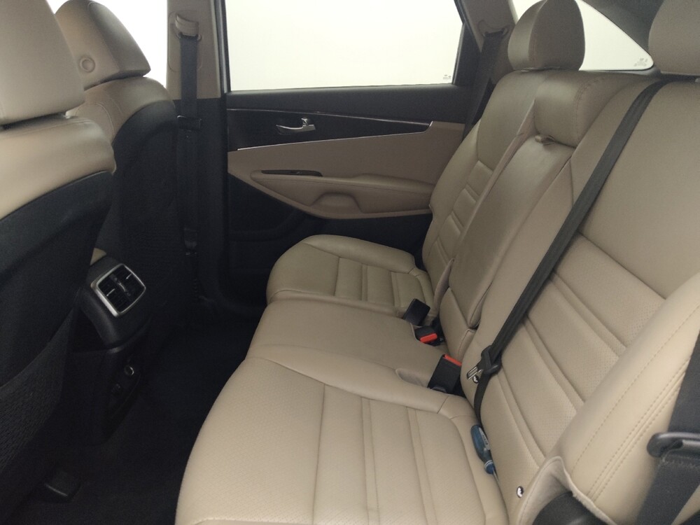 2019 Kia Sorento in Orlando, FL 32808 - 18143657 18