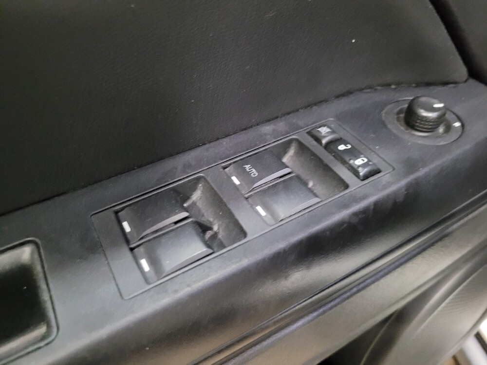 2017 Jeep Compass in Pittsburgh, PA 15236 - 18143674 27