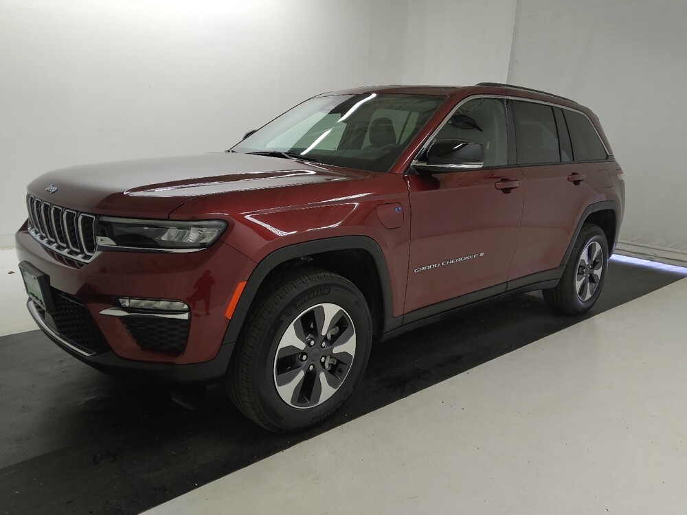 2023 Jeep Grand Cherokee in St. Louis, MO 63136 - 18143682 2