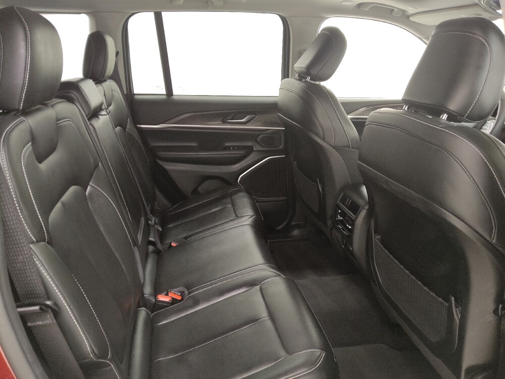 2023 Jeep Grand Cherokee in St. Louis, MO 63136 - 18143682 19