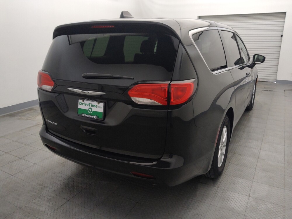 2022 Chrysler Voyager in Houston, TX 77074 - 18143738 7