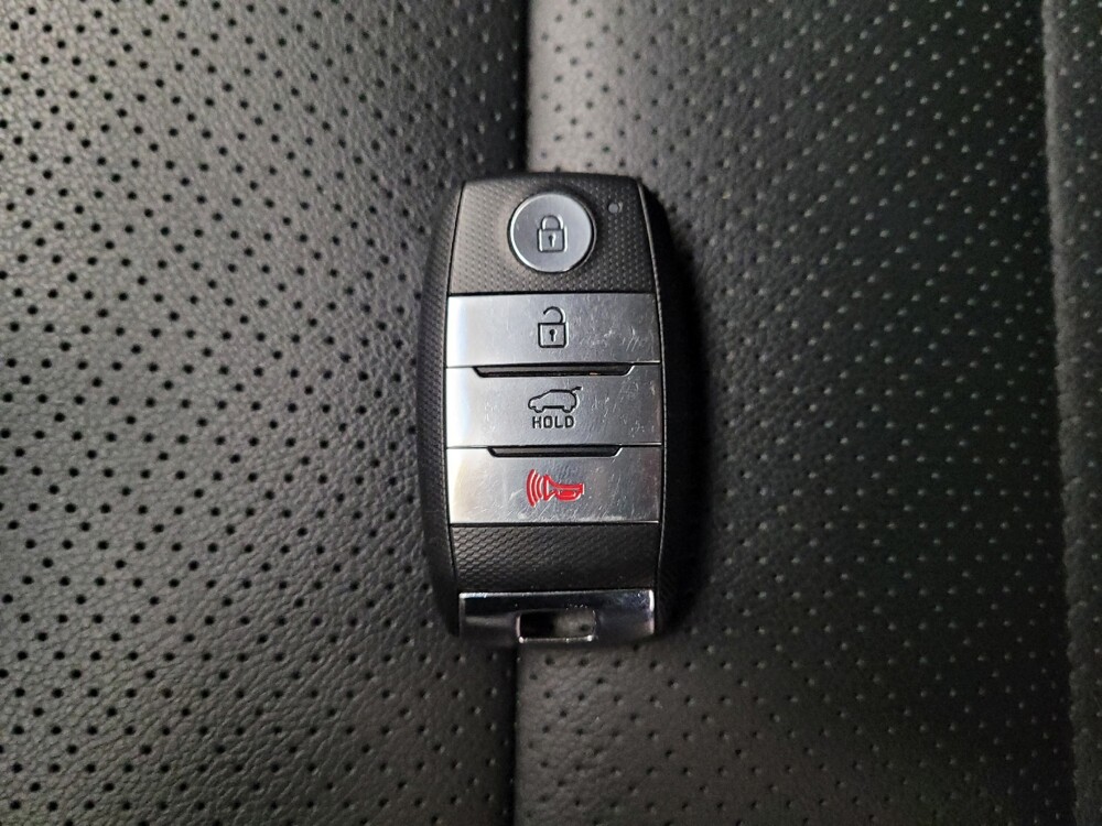 2018 Kia Sorento in Downey, CA 90241 - 18143774 32