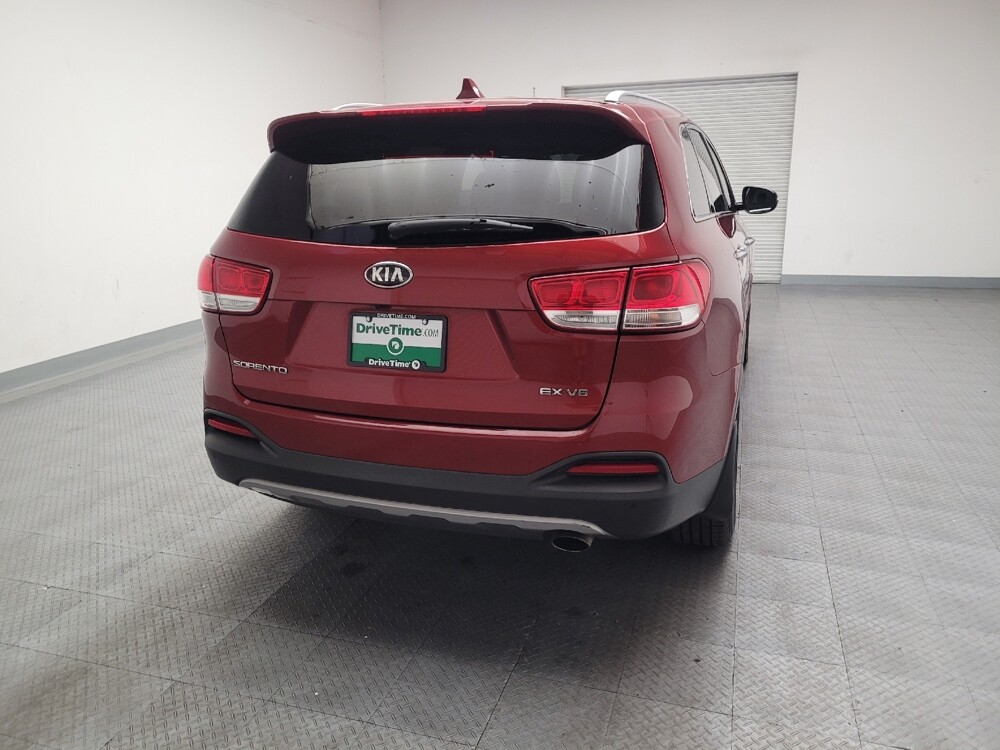 2018 Kia Sorento in Downey, CA 90241 - 18143774 7
