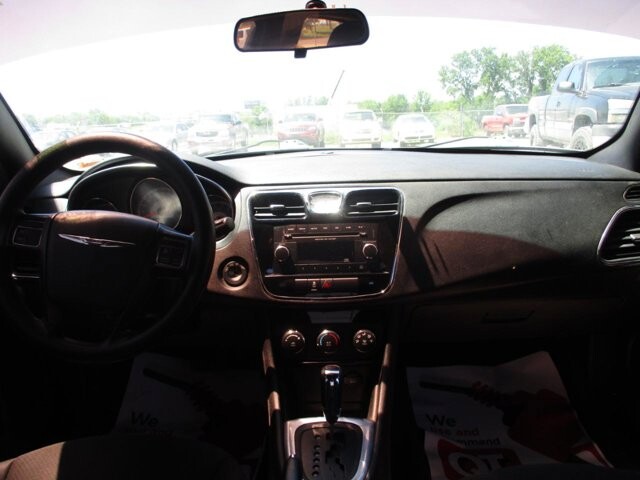 2014 Chrysler 200 in Oak Grove, MO 64075 - 18143786 11