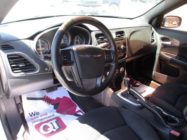 2014 Chrysler 200 in Oak Grove, MO 64075 - 18143786 9