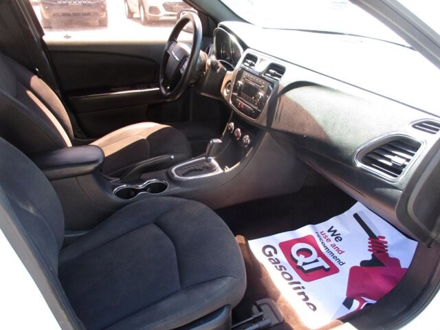 2014 Chrysler 200 in Oak Grove, MO 64075 - 18143786 10