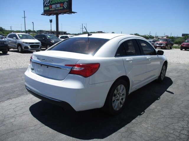 2014 Chrysler 200 in Oak Grove, MO 64075 - 18143786 5