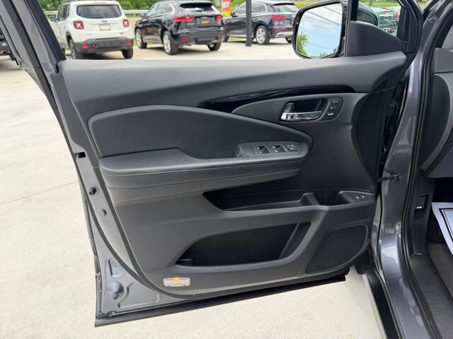 2016 Honda Pilot in Knoxville, TN 37920 - 18143787 7