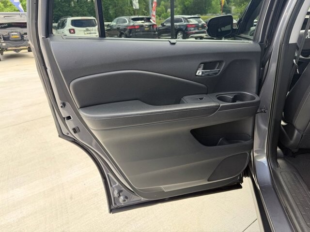 2016 Honda Pilot in Knoxville, TN 37920 - 18143787 8