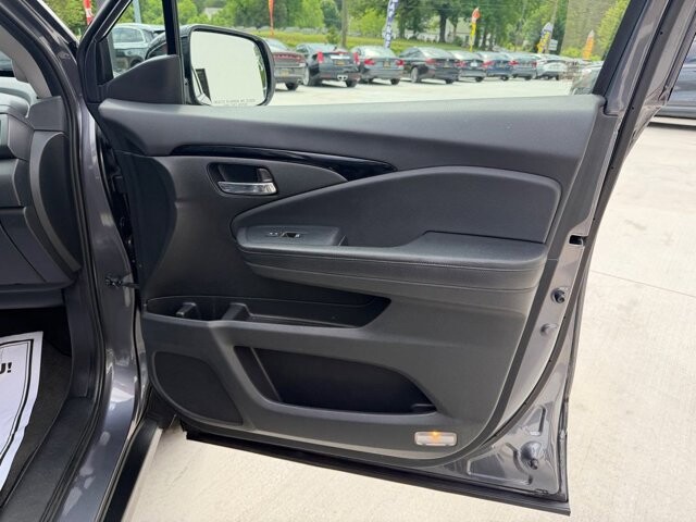 2016 Honda Pilot in Knoxville, TN 37920 - 18143787 11