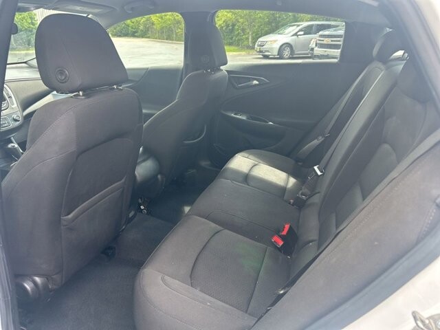 2019 Chevrolet Malibu in Marysville, OH 43040 - 18143803 23