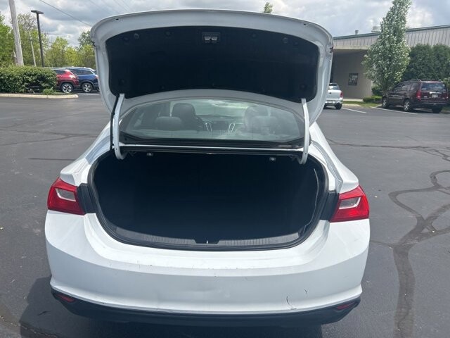 2019 Chevrolet Malibu in Marysville, OH 43040 - 18143803 26