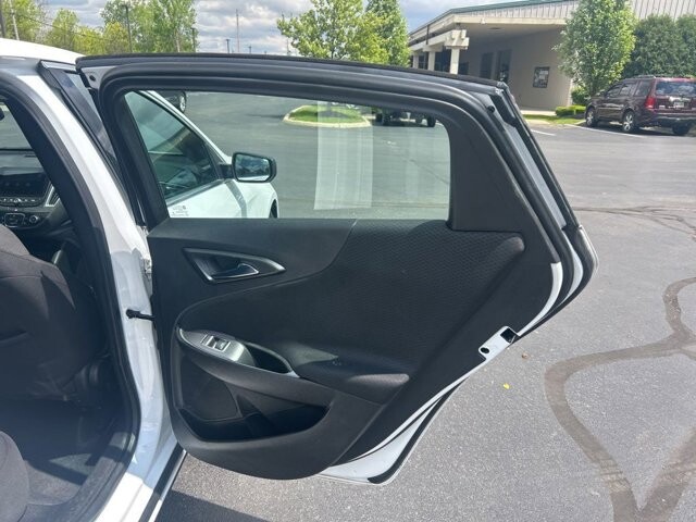 2019 Chevrolet Malibu in Marysville, OH 43040 - 18143803 28