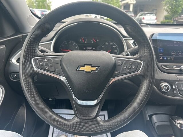 2019 Chevrolet Malibu in Marysville, OH 43040 - 18143803 13