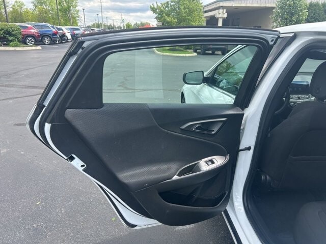 2019 Chevrolet Malibu in Marysville, OH 43040 - 18143803 22