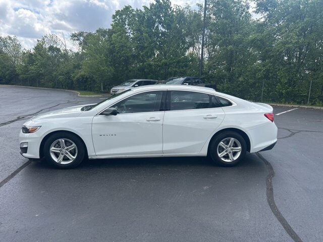 2019 Chevrolet Malibu in Marysville, OH 43040 - 18143803 3