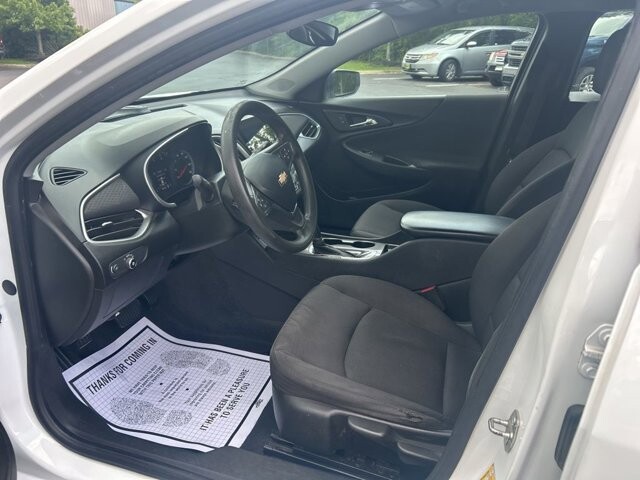 2019 Chevrolet Malibu in Marysville, OH 43040 - 18143803 11