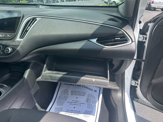 2019 Chevrolet Malibu in Marysville, OH 43040 - 18143803 35