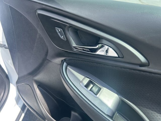 2019 Chevrolet Malibu in Marysville, OH 43040 - 18143803 33