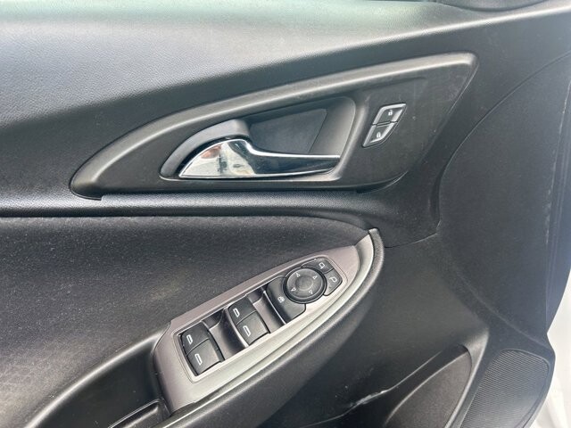 2019 Chevrolet Malibu in Marysville, OH 43040 - 18143803 9
