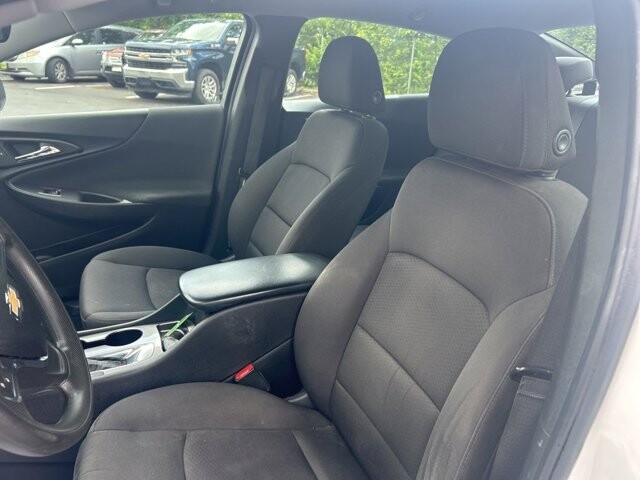 2019 Chevrolet Malibu in Marysville, OH 43040 - 18143803 12