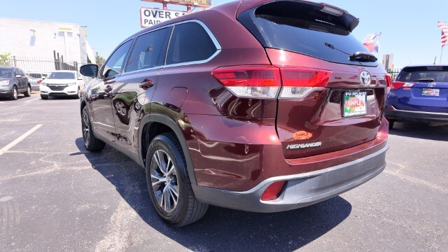 2019 Toyota Highlander in Dallas, TX 75228 - 18143820 7