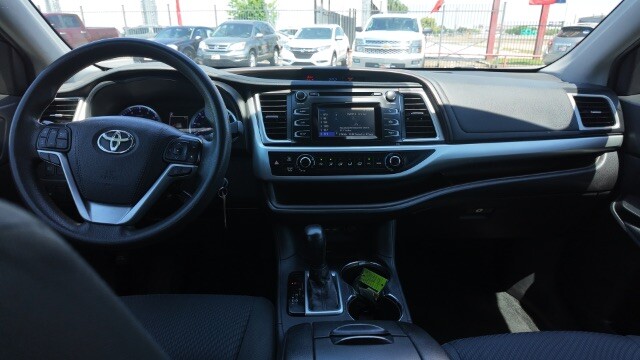 2019 Toyota Highlander in Dallas, TX 75228 - 18143820 14