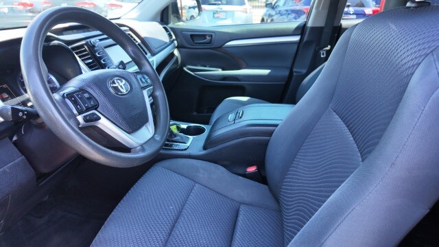 2019 Toyota Highlander in Dallas, TX 75228 - 18143820 9