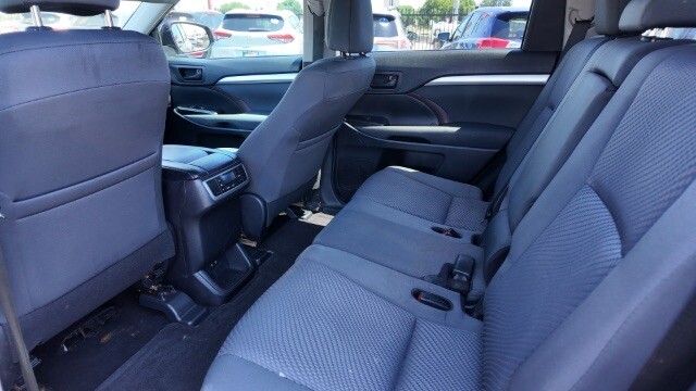 2019 Toyota Highlander in Dallas, TX 75228 - 18143820 12