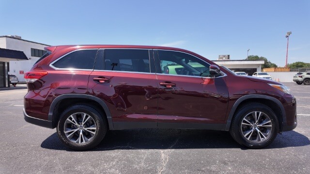 2019 Toyota Highlander in Dallas, TX 75228 - 18143820 4
