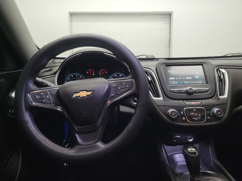 2018 Chevrolet Malibu in Stone Mountain, GA 30083 - 18143851 22