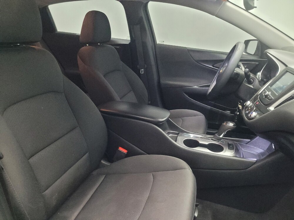 2018 Chevrolet Malibu in Stone Mountain, GA 30083 - 18143851 21