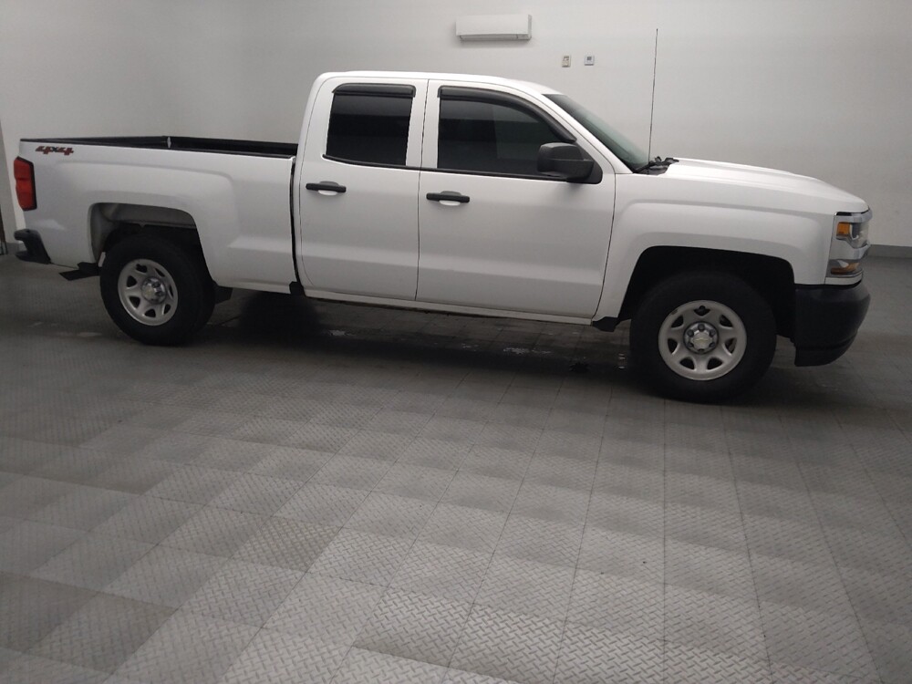 2017 Chevrolet Silverado 1500 in Fort Worth, TX 76116 - 18143855 11