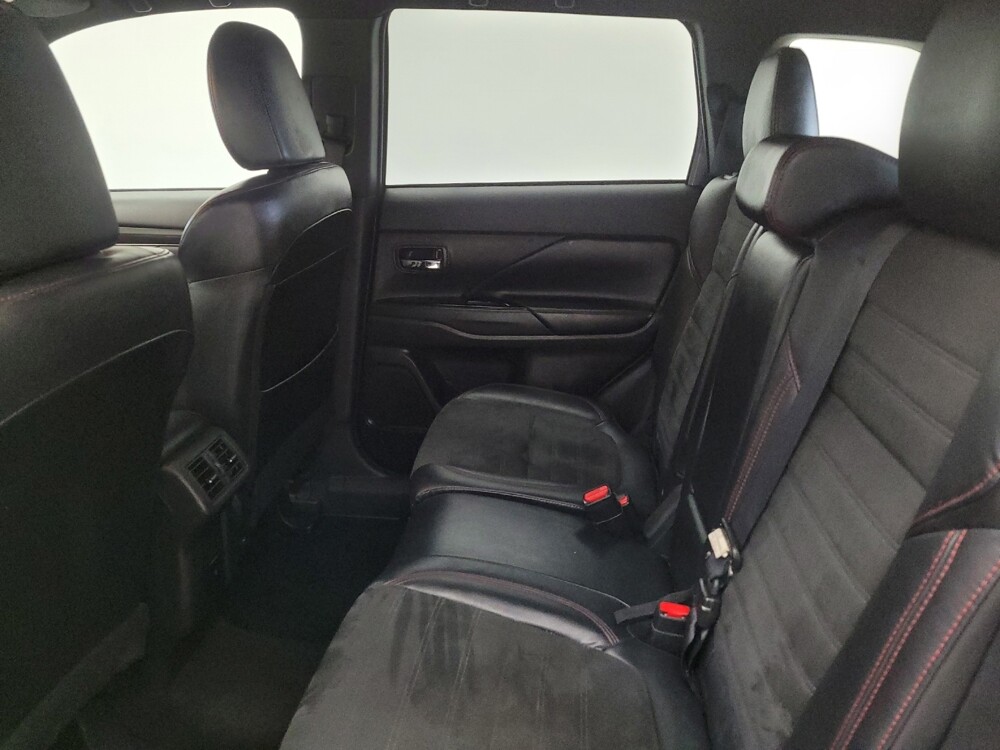 2020 Mitsubishi Outlander in Miamisburg, OH 45342 - 18143987 18