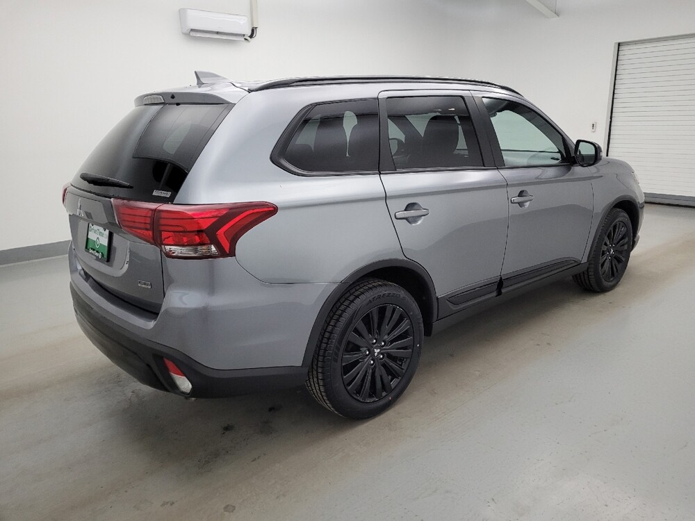2020 Mitsubishi Outlander in Miamisburg, OH 45342 - 18143987 10