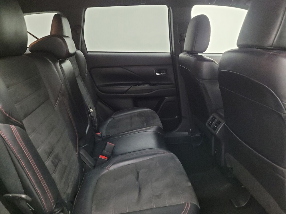 2020 Mitsubishi Outlander in Miamisburg, OH 45342 - 18143987 19